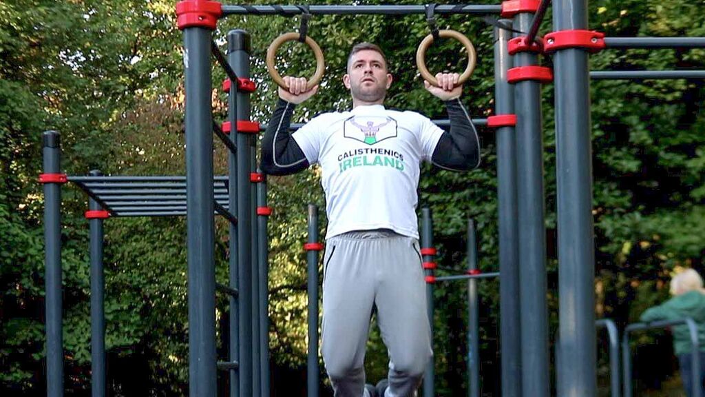 Calisthenics Ireland coach performing outdoor bodyweight training during early fitness adaptations