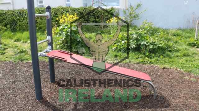 Outdoor ab bench at Hudson Road Park in Dublin for core-focused calisthenics exercises