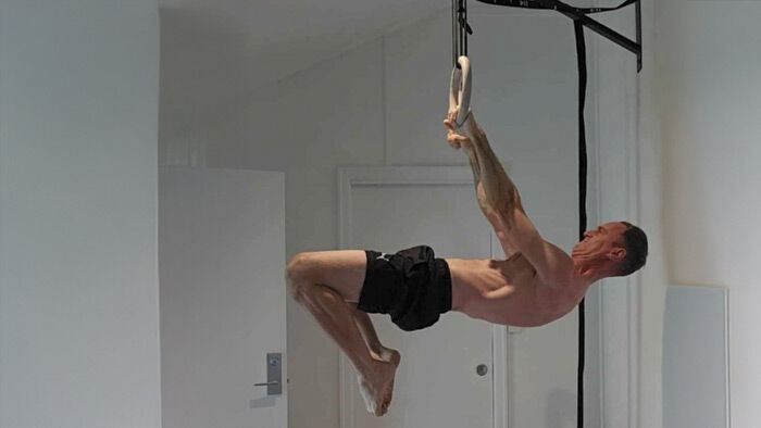 Robert sharing his online calisthenics coaching experience with Calisthenics Ireland