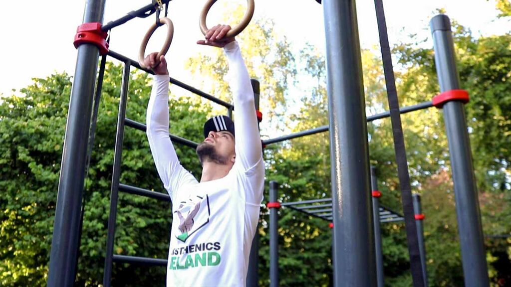 Calisthenics Ireland coach performing outdoor bodyweight training after improving nutrition habits