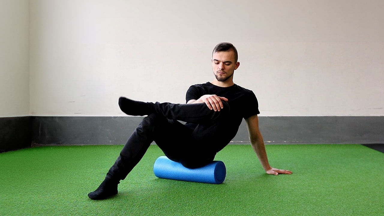Calisthenics Ireland coach demonstrating foam rolling for sports recovery